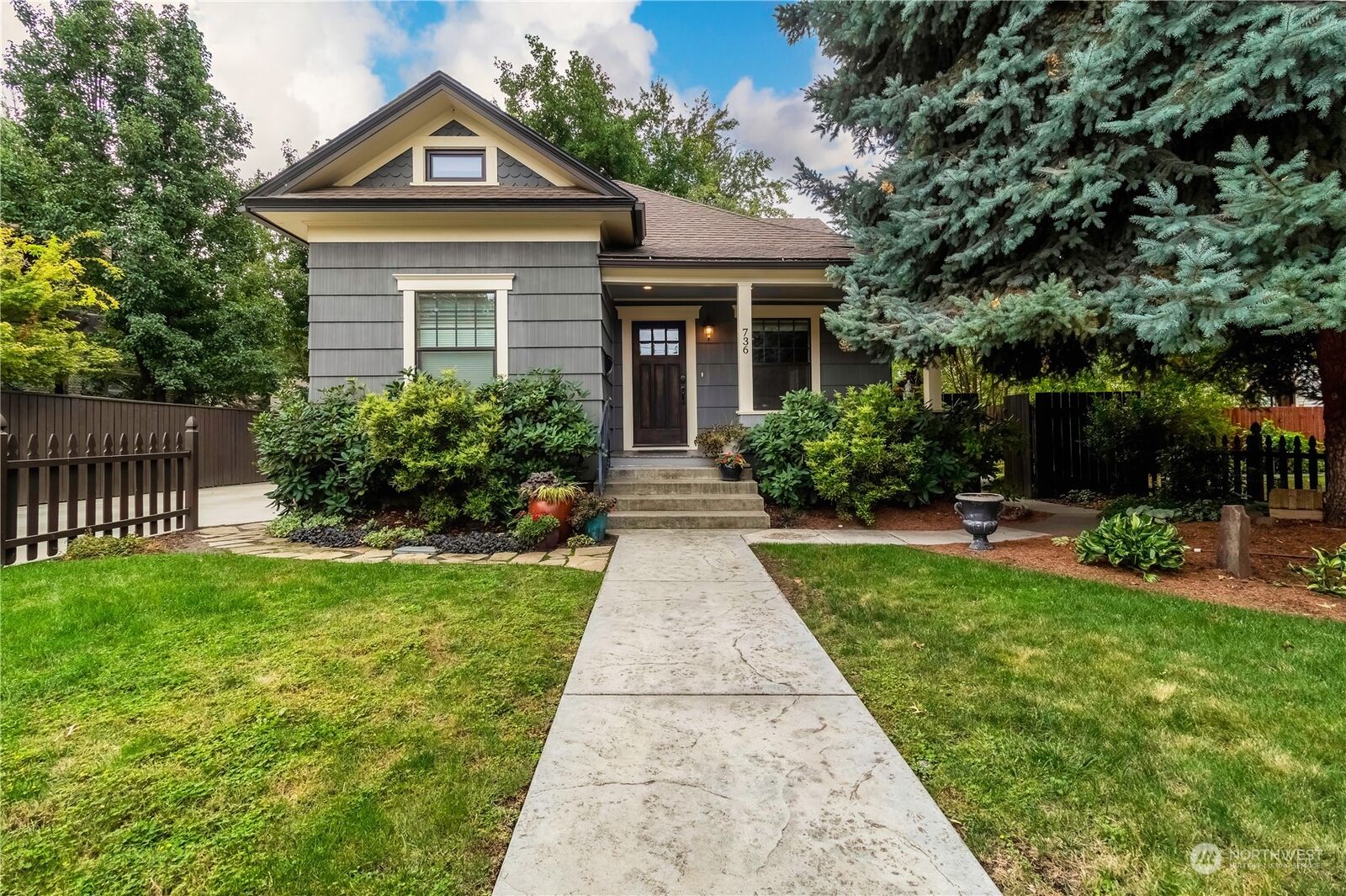 Property Photo:  736 Whitman Street  WA 99362 