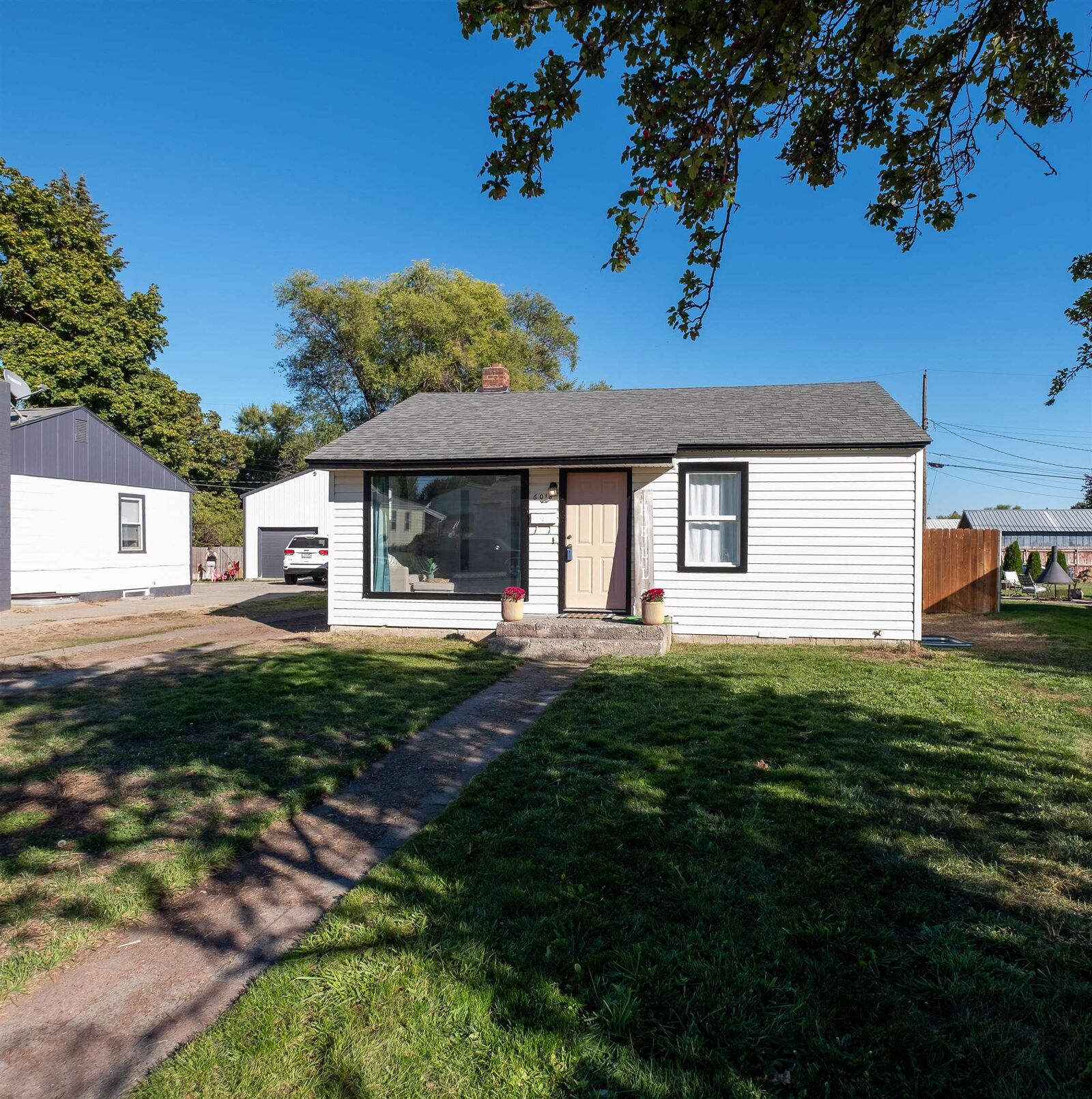 Property Photo:  6018 N Braeburn Dr  WA 99205 