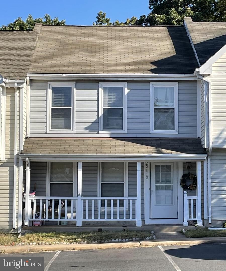 Property Photo: 22413 Stablehouse Drive VA 20164