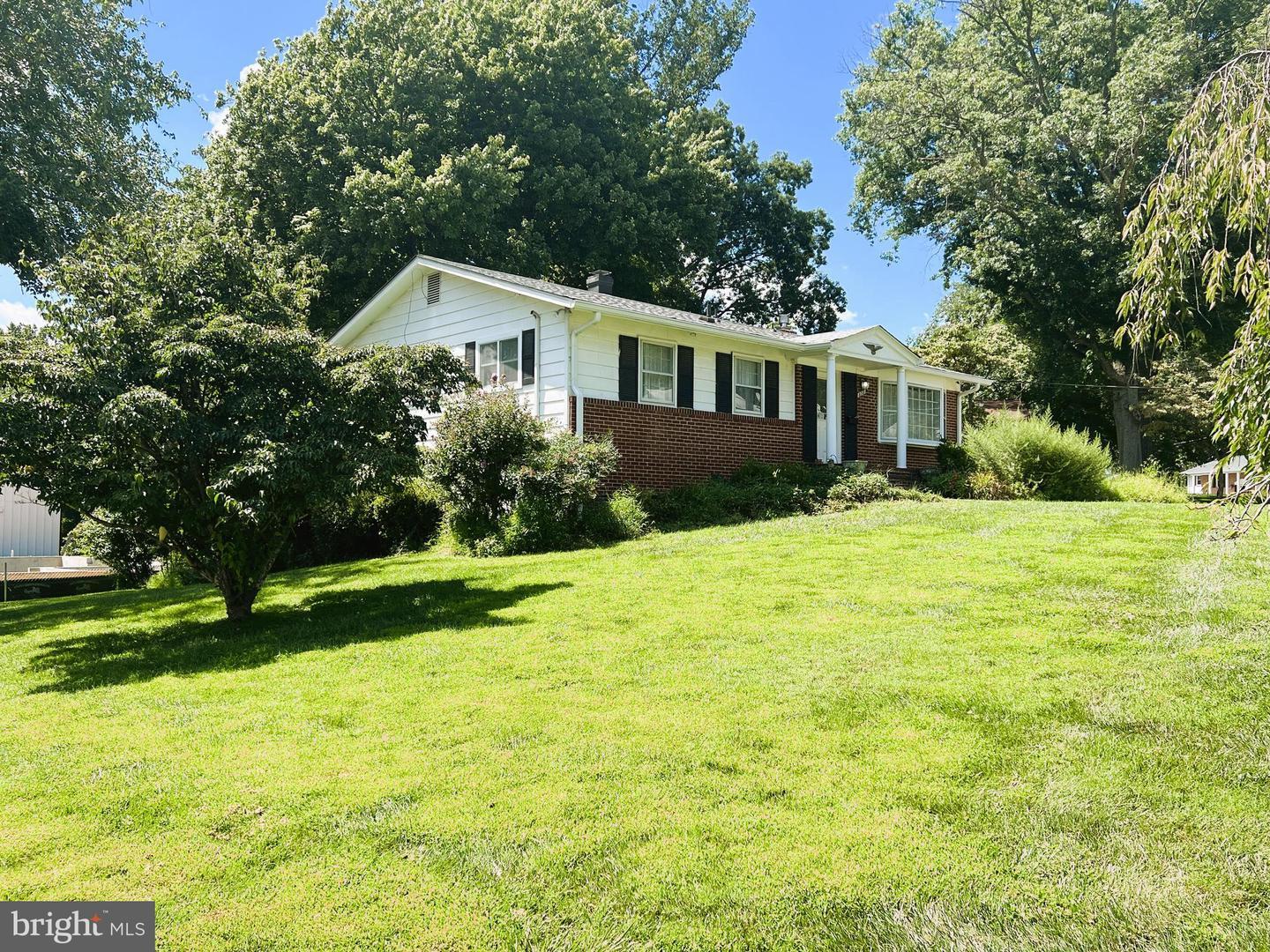 Property Photo: 8301 Colby Street VA 22180