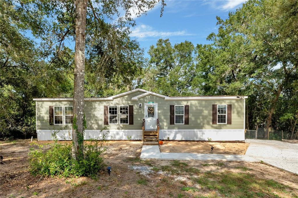 Property Photo: 25045 County Road 42 FL 32767