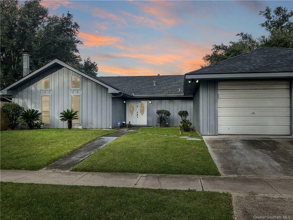 Property Photo:  2514 E New Moon Street  LA 70607 