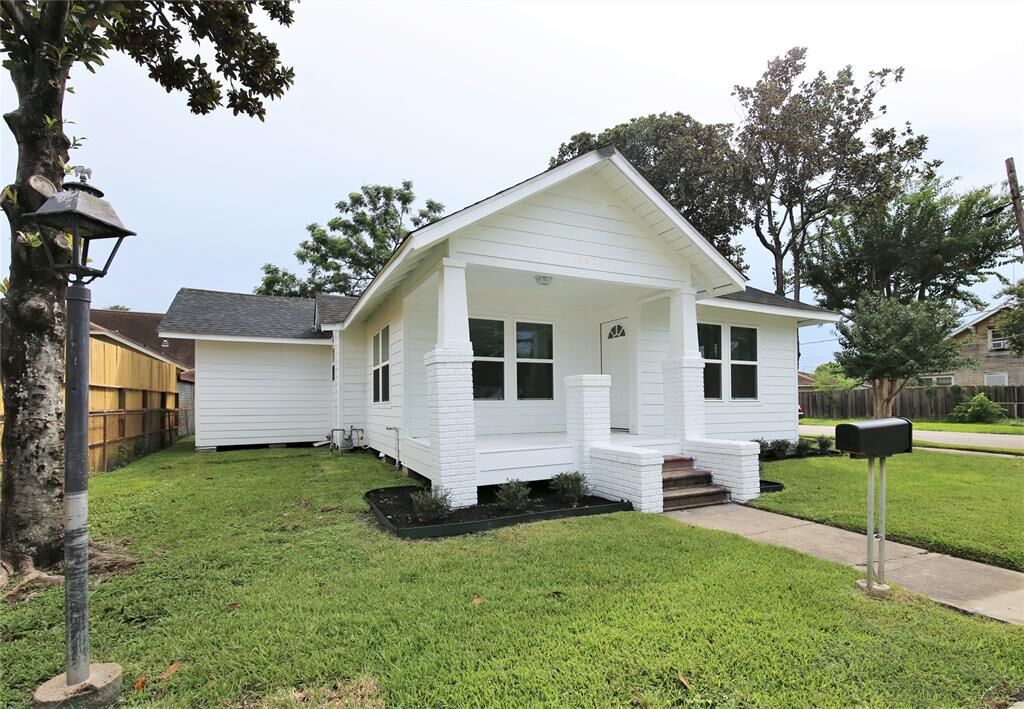 Property Photo:  5402 Texas  TX 77011 