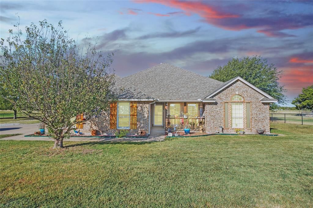 Property Photo:  1171 Truman Circle  TX 76082 