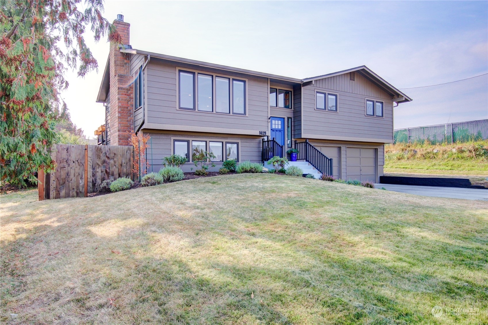 Property Photo:  1421 24th Street  WA 98221 