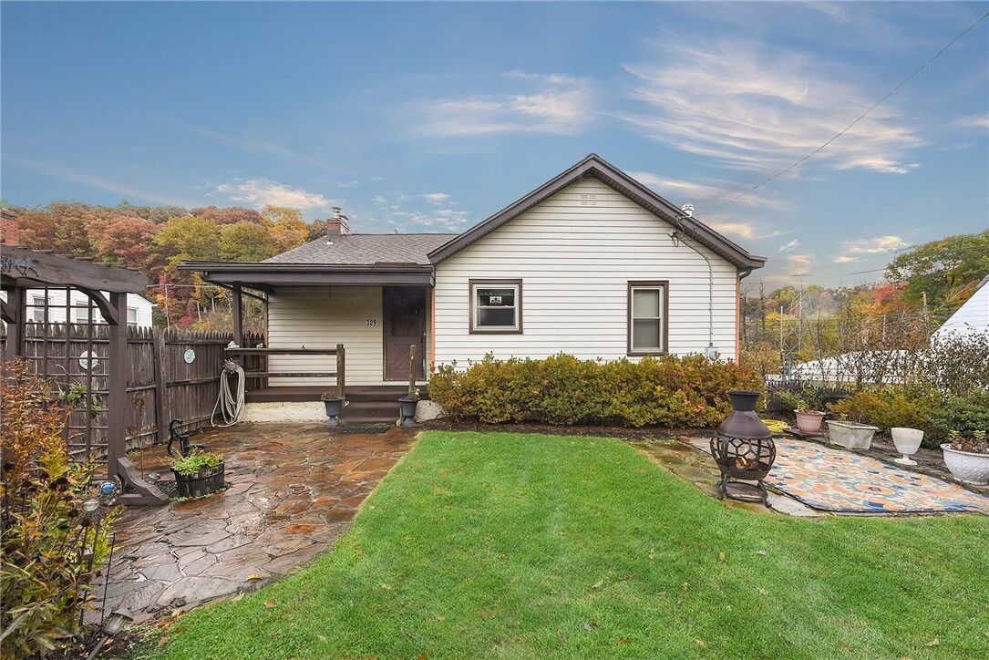 Property Photo:  309 Five Acres Dr  PA 15238 