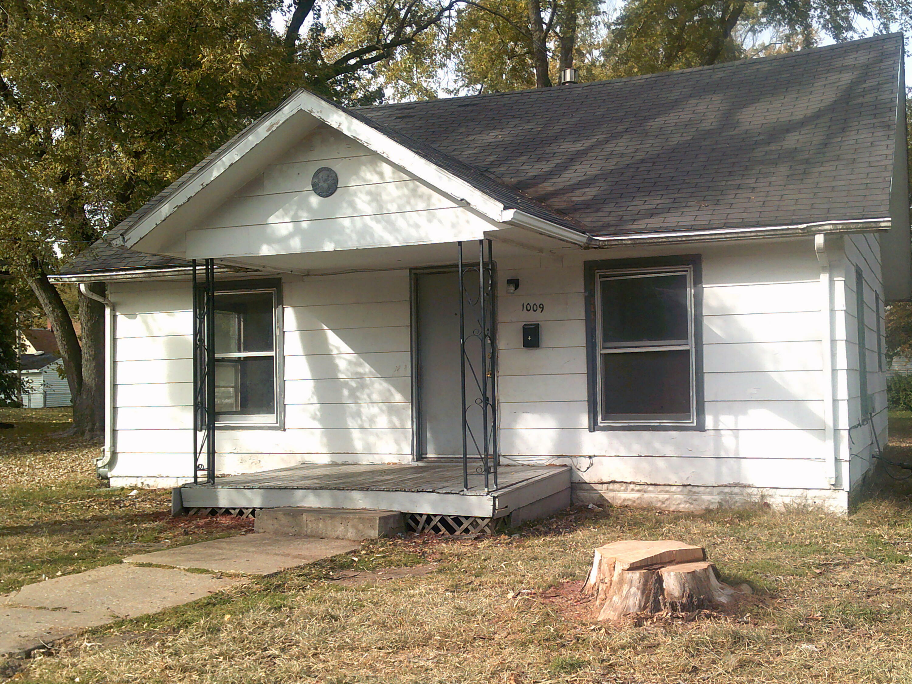 Property Photo:  1009 W Breckenridge Street  MO 65265 