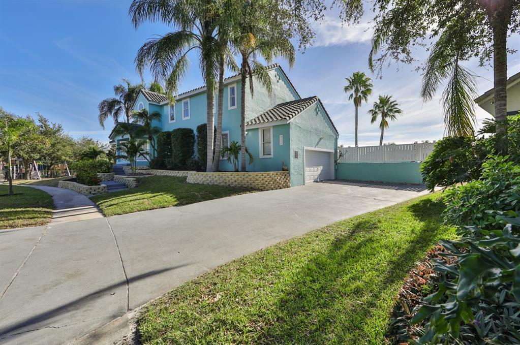 Property Photo:  912 Symphony Isles Boulevard  FL 33572 