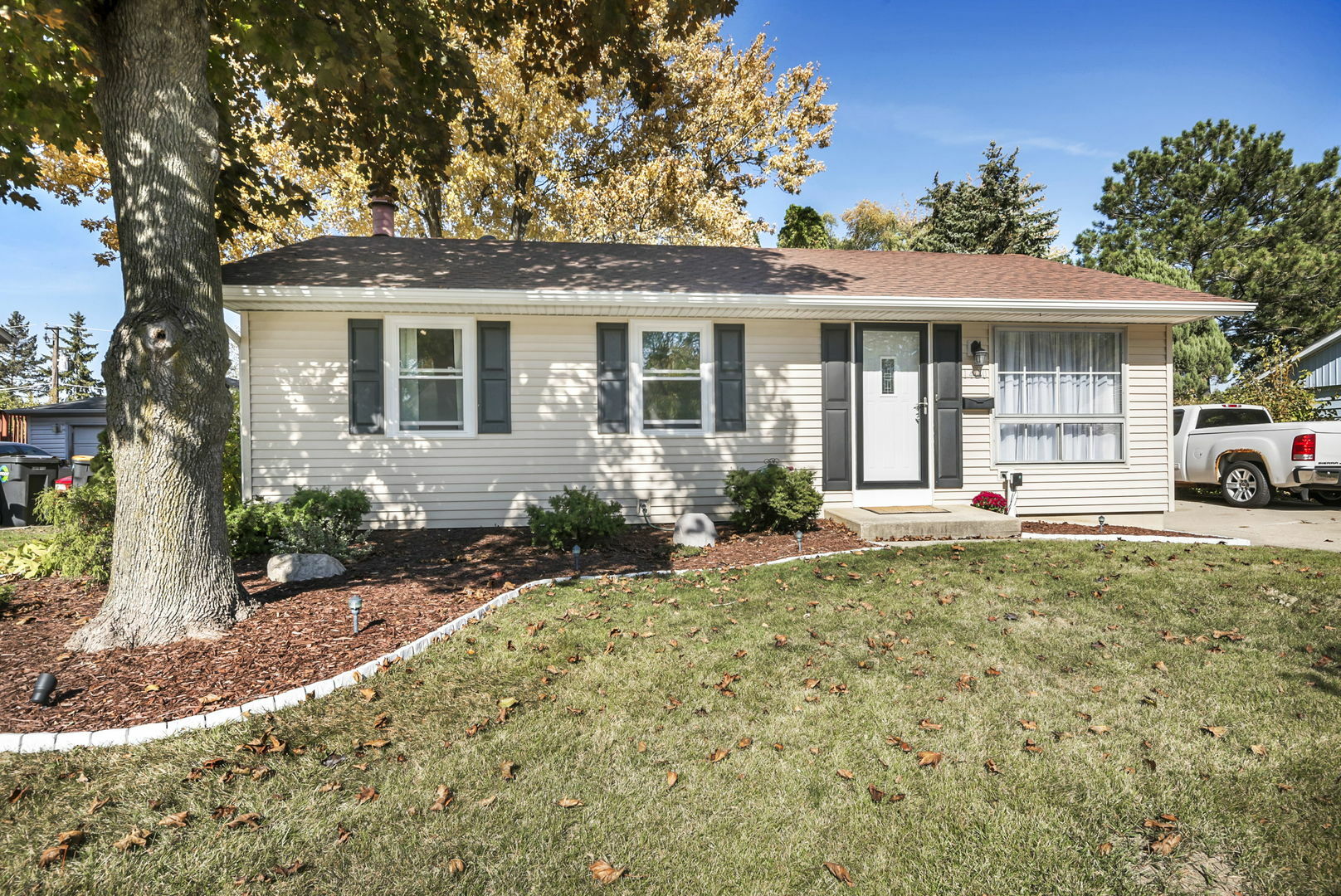 Property Photo:  1420 N Green Meadows Boulevard  IL 60107 