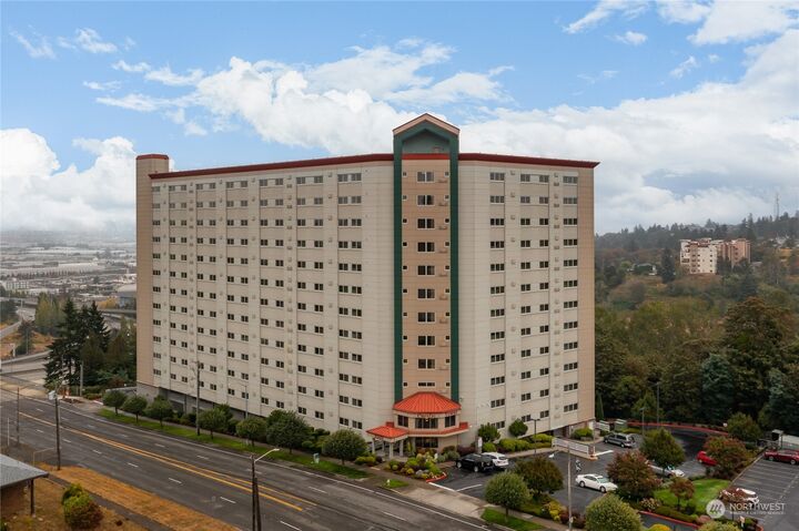 Property Photo:  3201 Pacific Avenue 607  WA 98418 