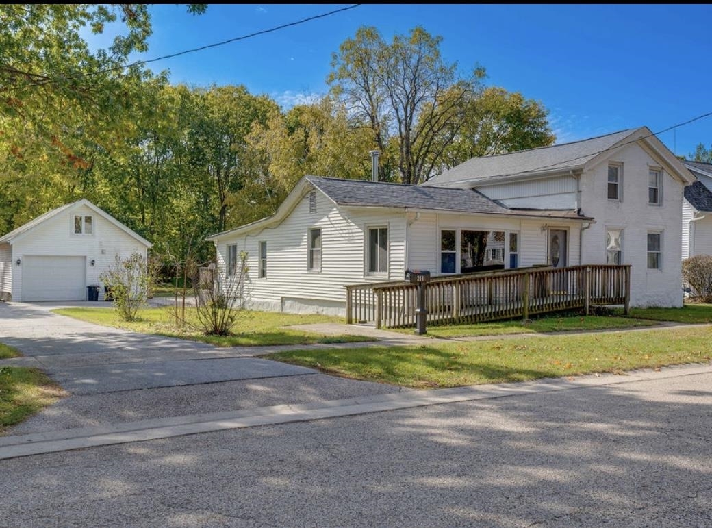 Property Photo:  214 E Chapel Street  IL 61072 