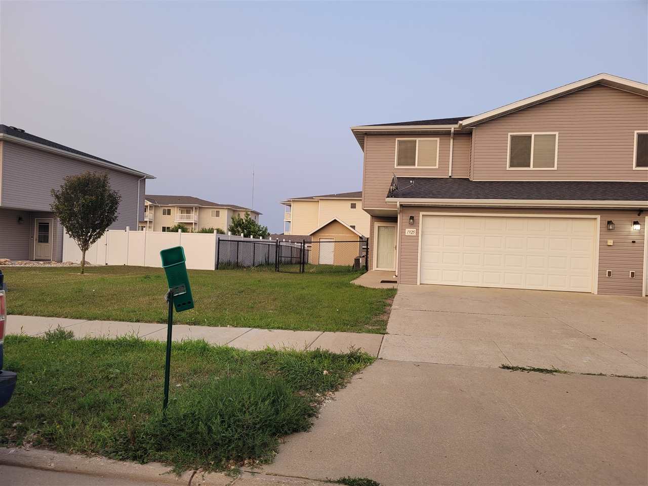 1925 SW 28th St SW  Minot ND 58701-8100 photo