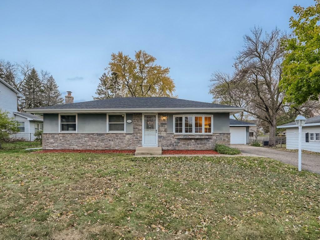 Property Photo:  2141 Mapleview Avenue  MN 55109 