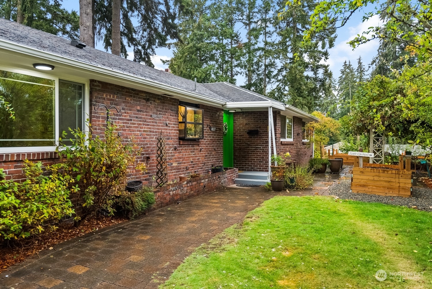 Property Photo:  1827 S Highland Avenue  WA 98465 