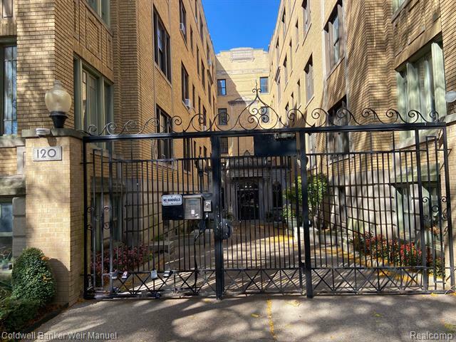 Property Photo:  120 Seward Street 21-207  MI 48202 