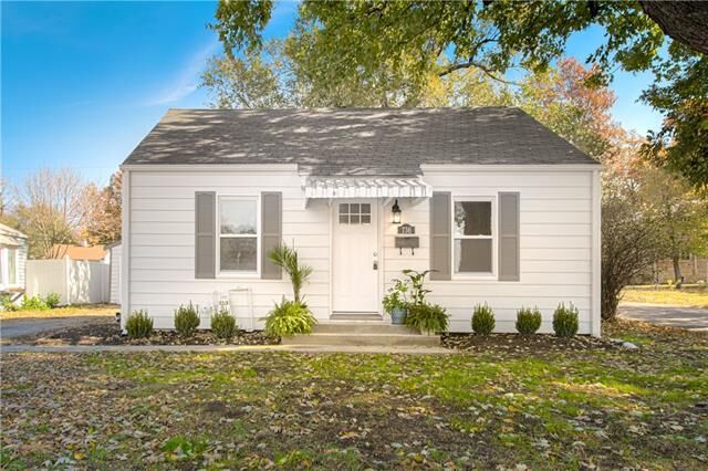 Property Photo:  736 S Cherry Street  KS 66061 