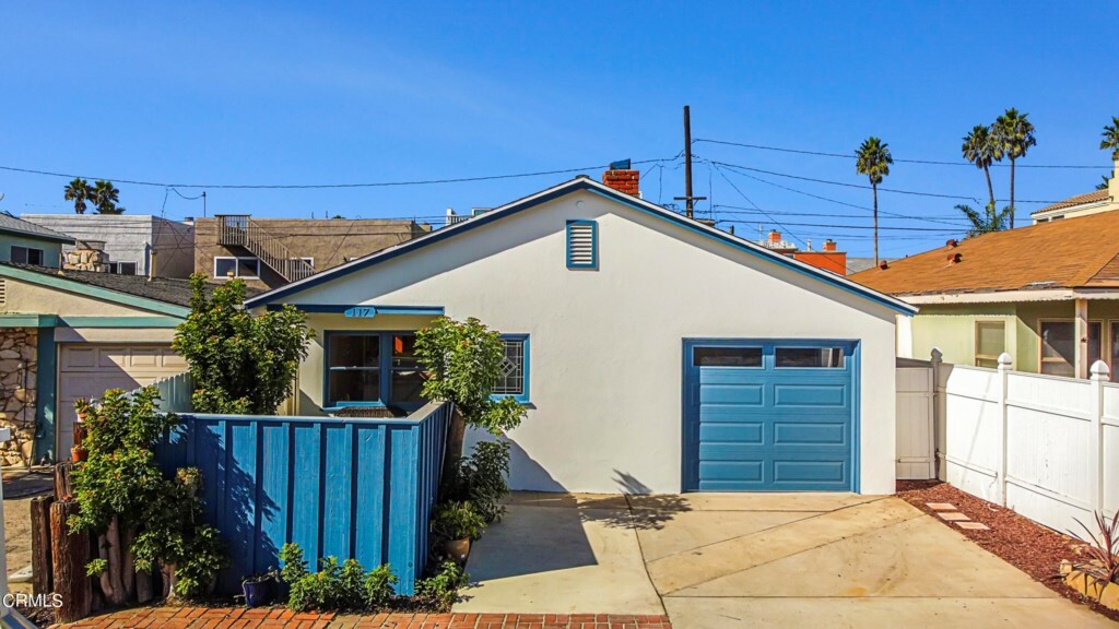 Property Photo:  117 Tujunga Avenue  CA 93035 