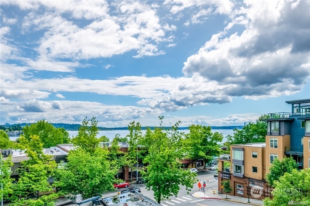 Property Photo:  220 1st Street 202  WA 98033 