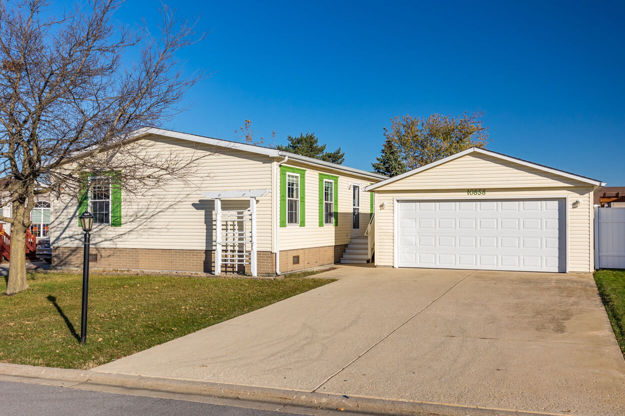 Property Photo: 10858 Doral Drive IL 60423