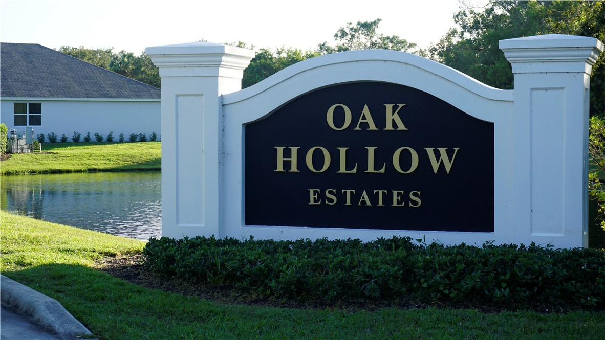 Property Photo:  4005 Oak Hollow Avenue  FL 32966 