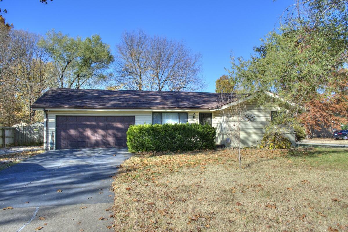 Property Photo: 403 S Villa Rose Avenue MO 65802