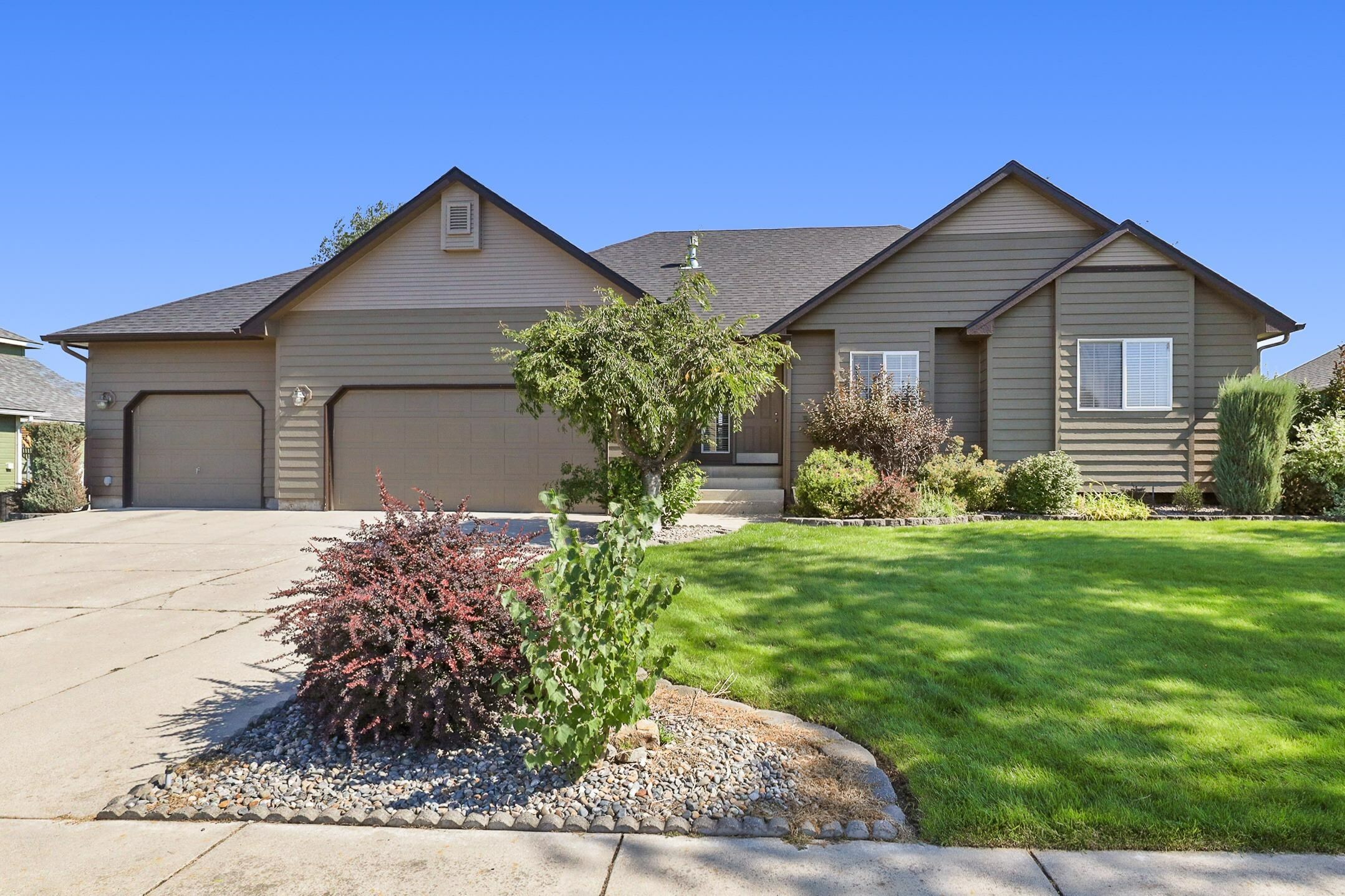 Property Photo:  808 N High Desert Dr  WA 99006 