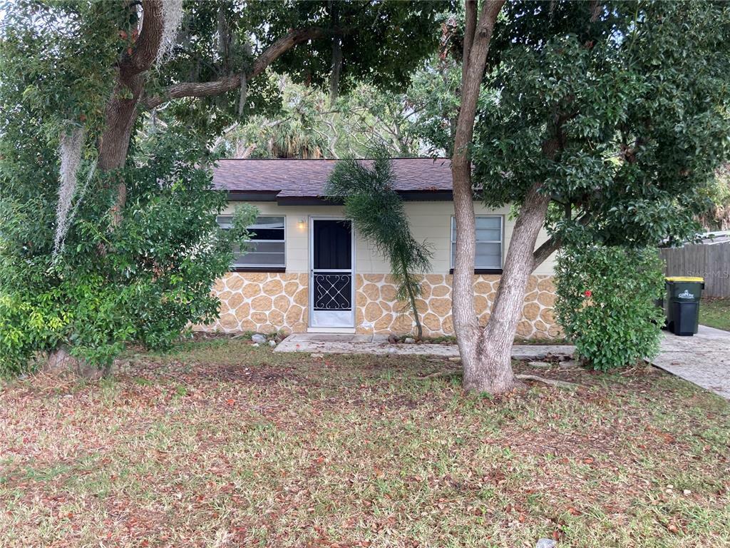 Property Photo:  196 Oak Street  FL 34711 