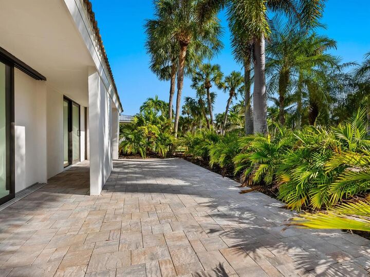 Property Photo:  526 Bird Key Drive  FL 34236 