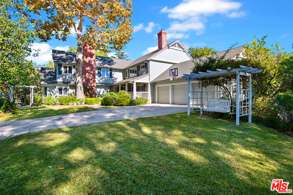 Property Photo: 12184 Laurel Terrace Drive CA 91604