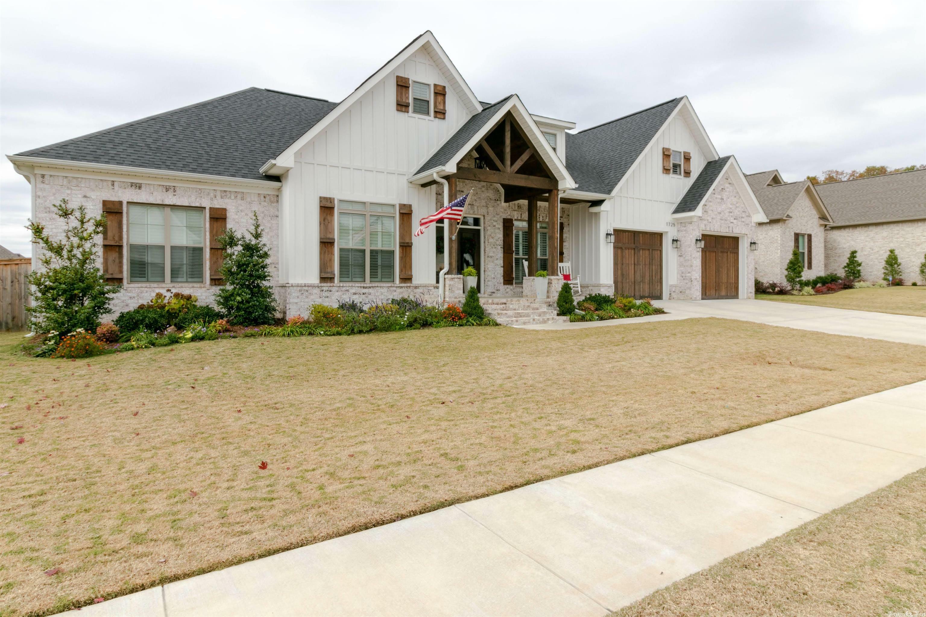 Property Photo:  1725 Briley Drive  AR 72034 