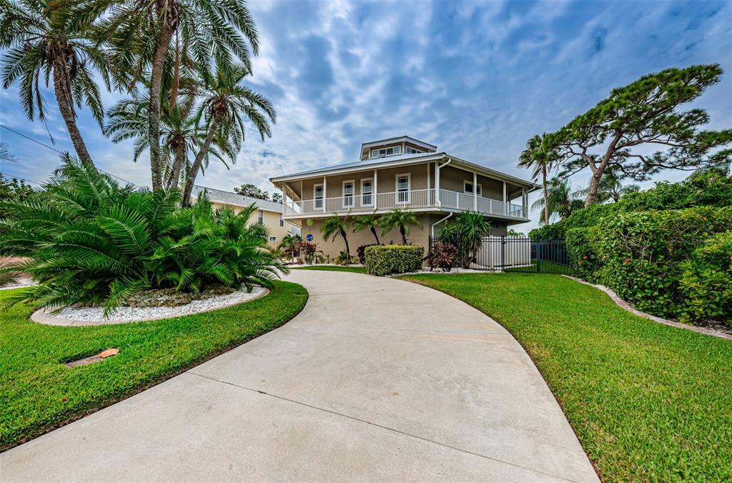 Property Photo: 104 Carlyle Drive FL 34683