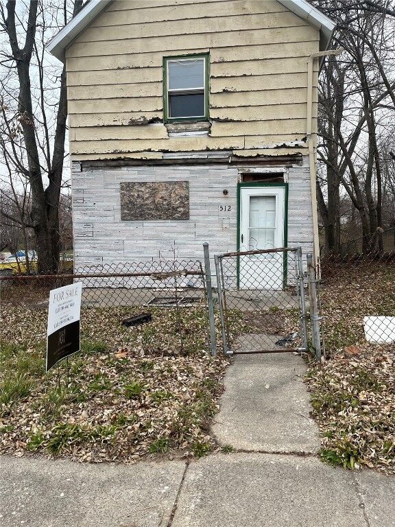 Property Photo:  512 S 8th Street  IA 52632 