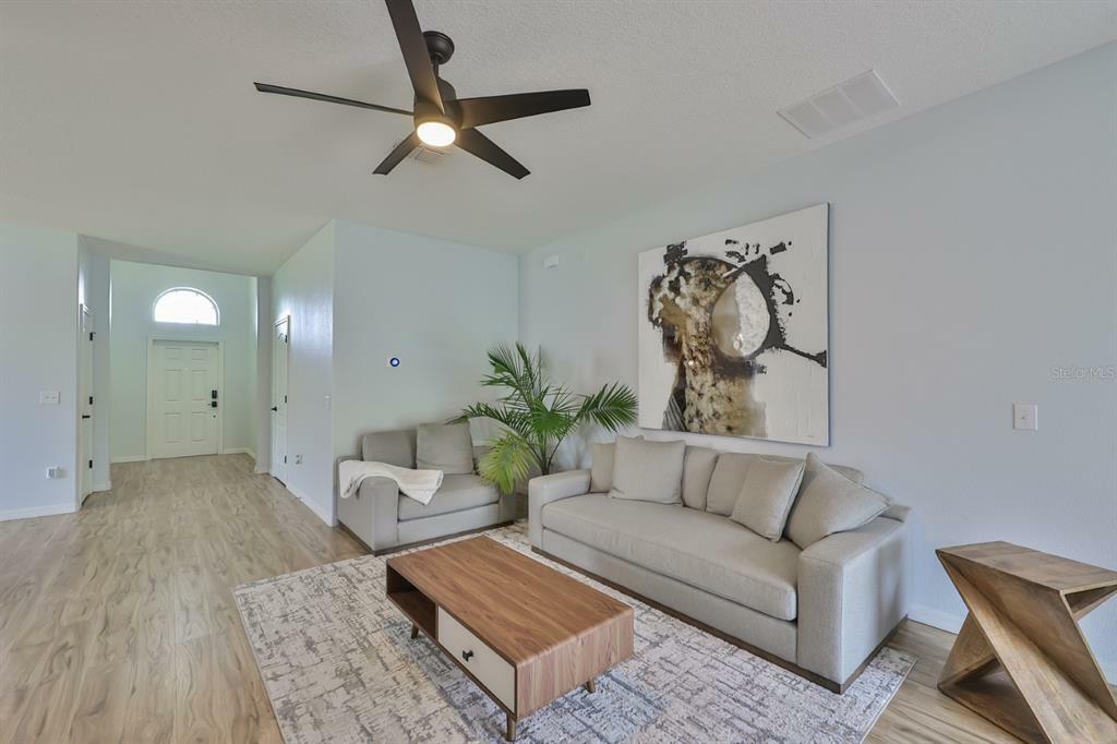 Property Photo:  2411 Dakota Rock Drive  FL 33570 