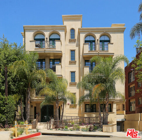 Property Photo:  400  S Barrington Ave 401  CA 90049 