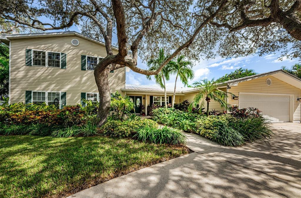 Property Photo: 776 Chesapeake Drive FL 34689