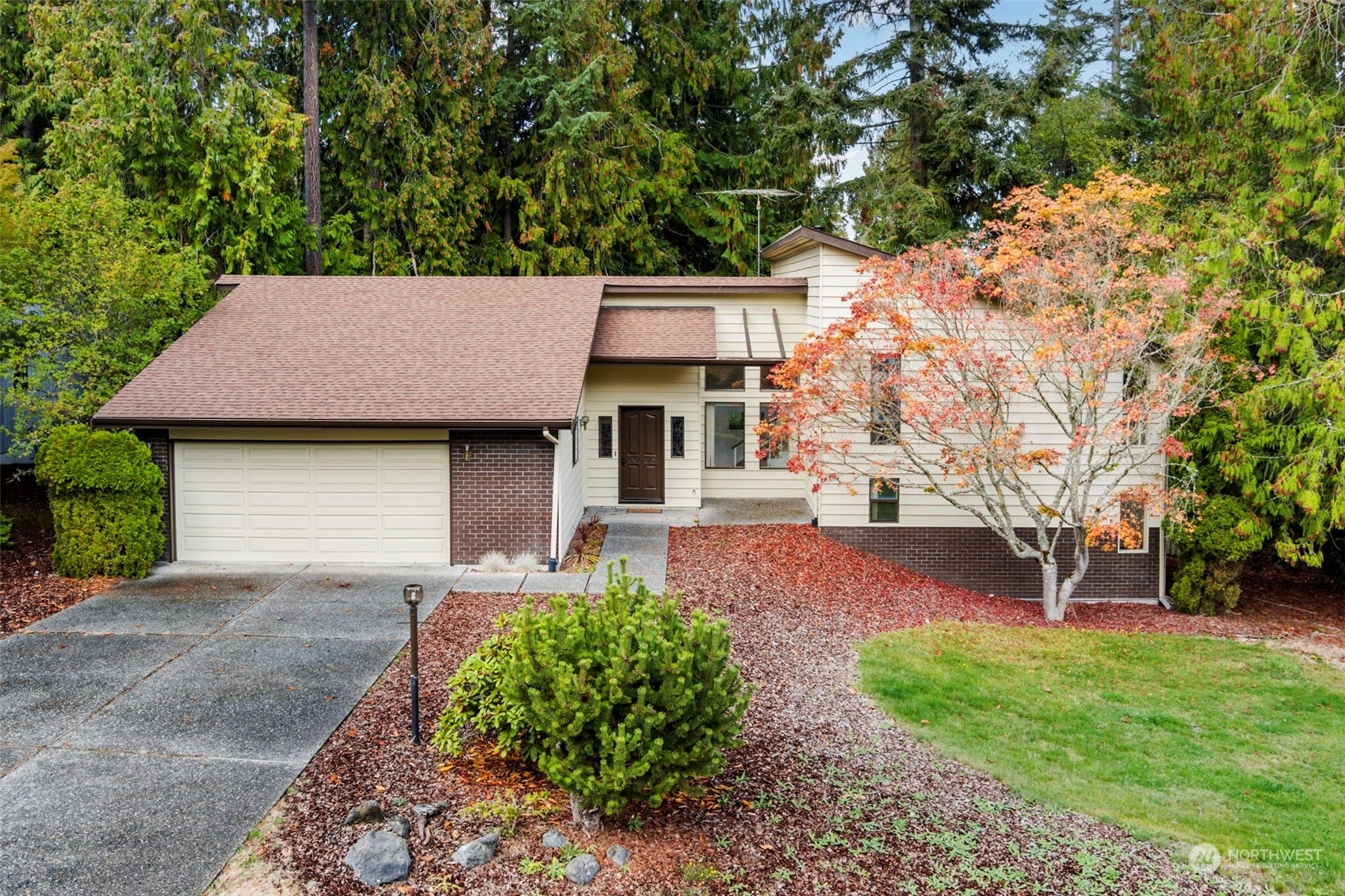 Property Photo:  118 Fairway Place  WA 98382 