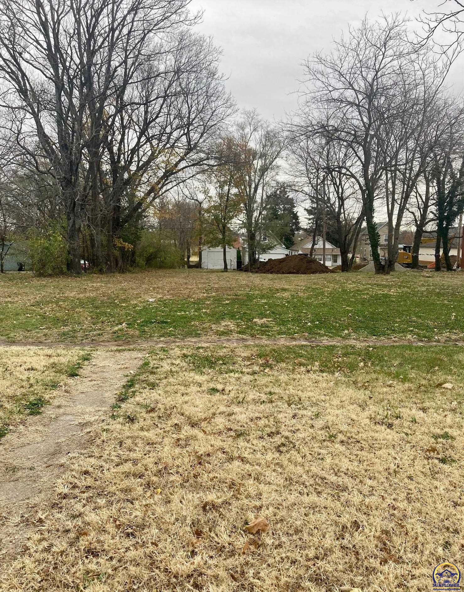 Property Photo:  1420 S Kansas Ave  KS 66612 