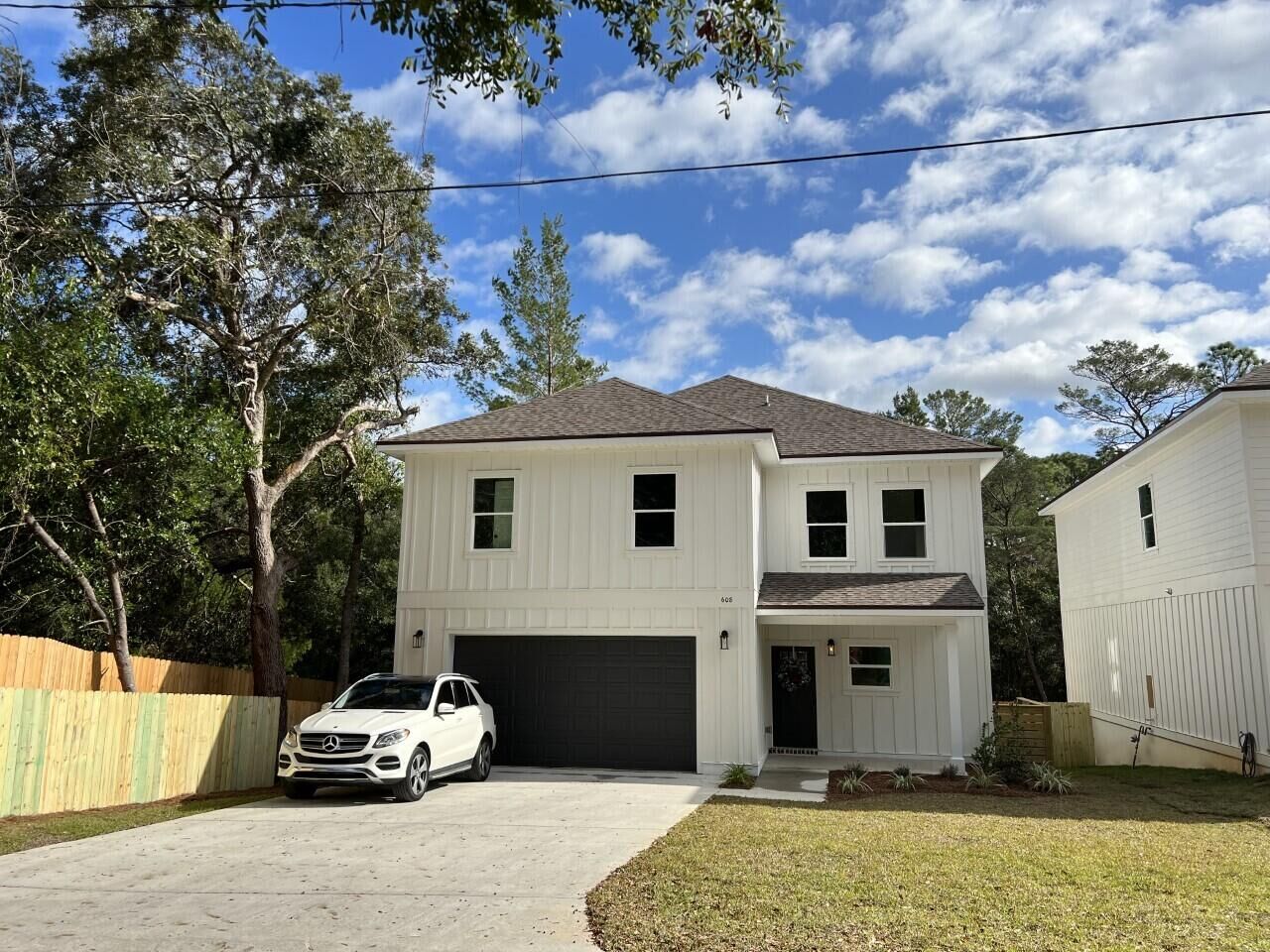 Property Photo: 608 Ivy Avenue FL 32578