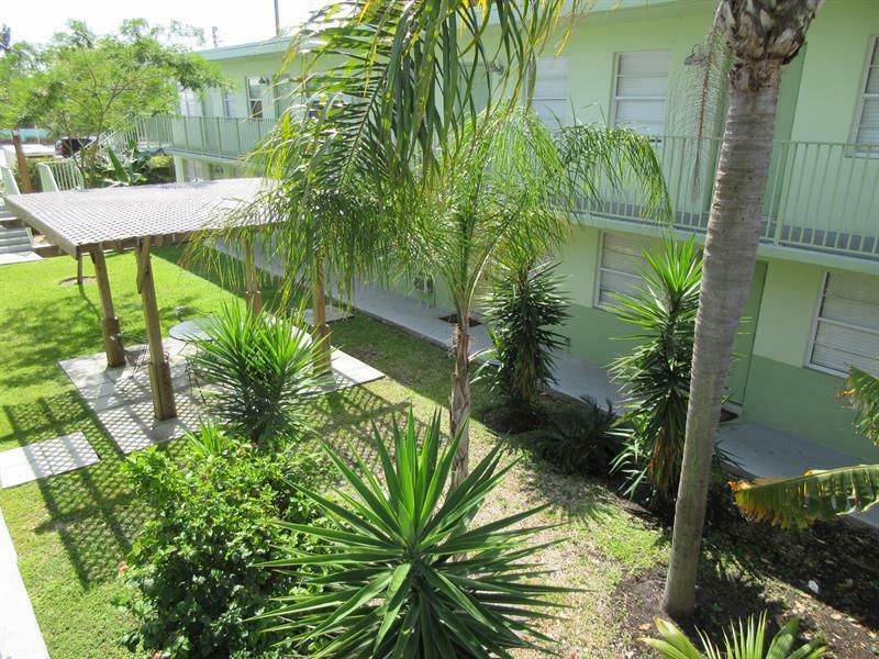 Property Photo:  1118 N H Street 3  FL 33460 