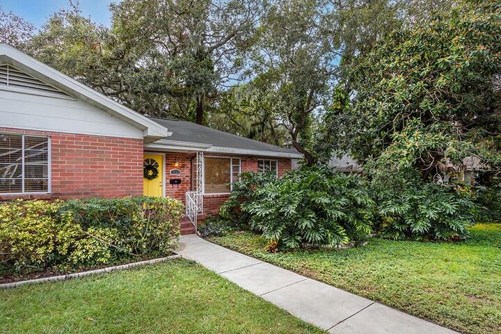 Property Photo:  802 W Coral Street  FL 33602 