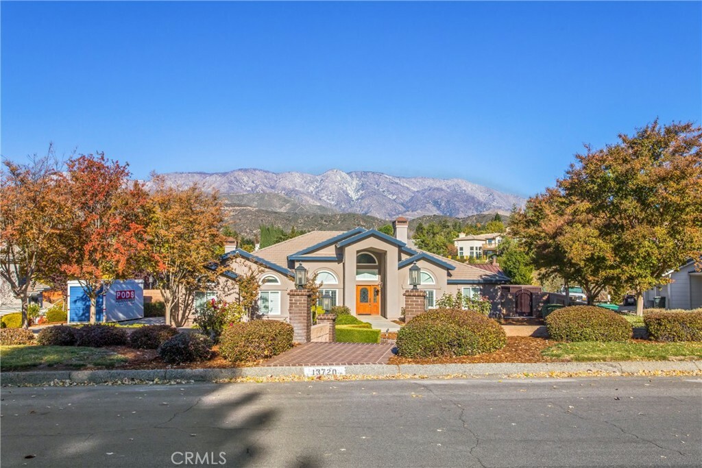 Property Photo: 13720 Meadow View Lane CA 92399