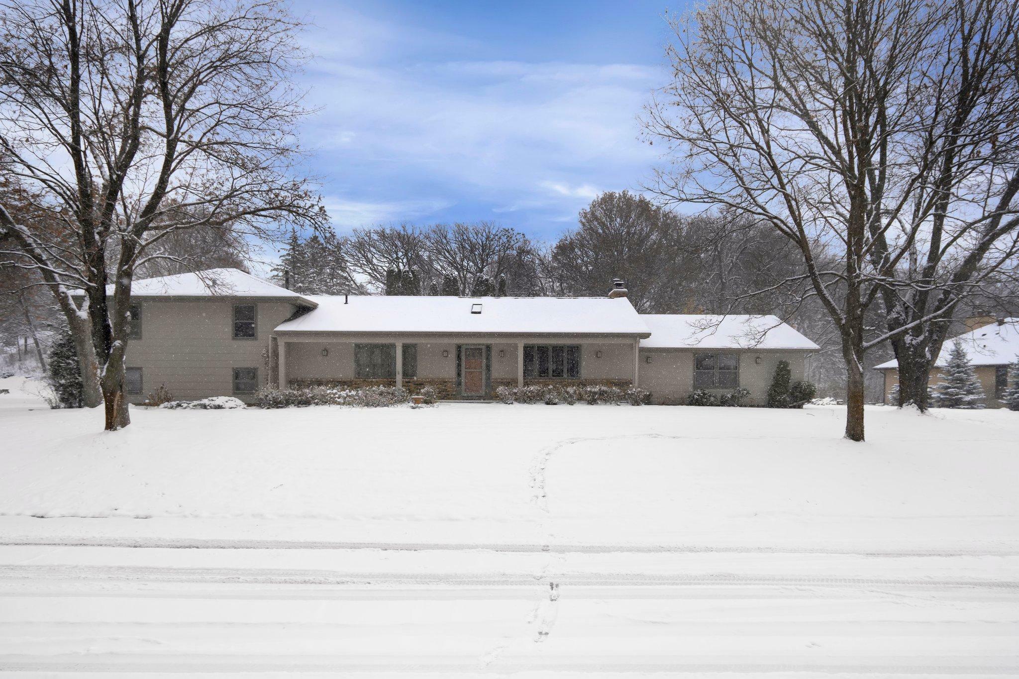 Property Photo: 4913 Winterset Drive MN 55343