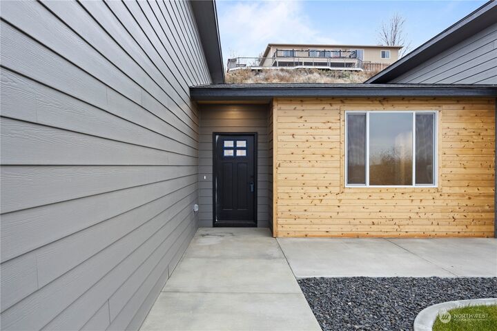 Property Photo:  481 Stacy Drive SE  WA 98837 