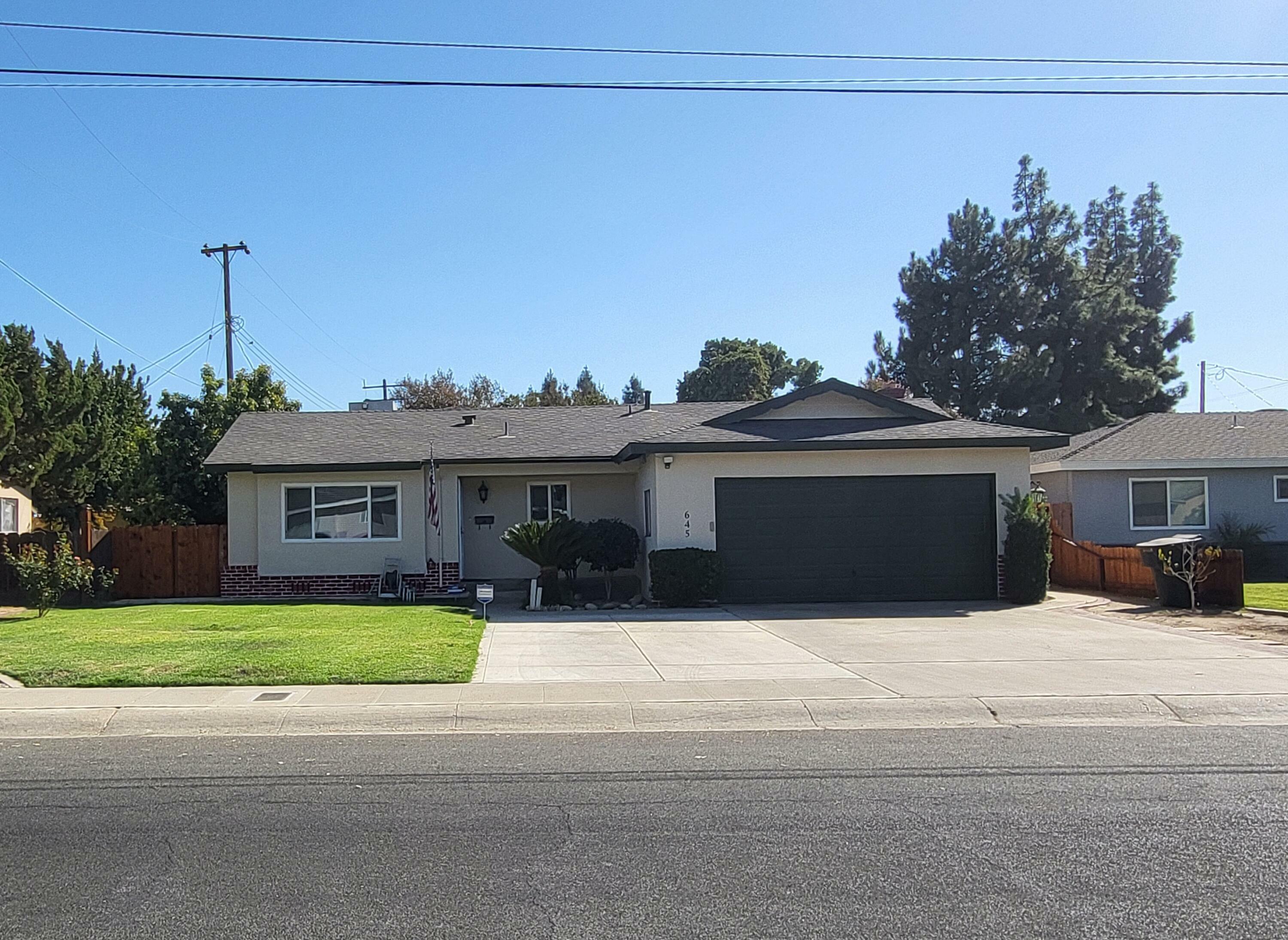 Property Photo:  645 W Paradise Avenue  CA 93277 