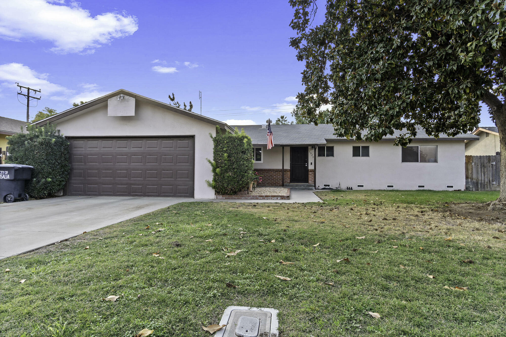 Property Photo:  1529 S Thomas Street  CA 93292 