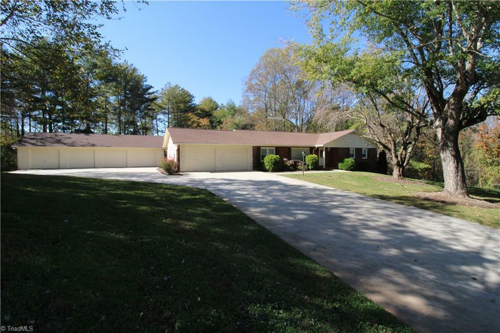 739 Osborne Sunset Drive  North Wilkesboro NC 28659 photo