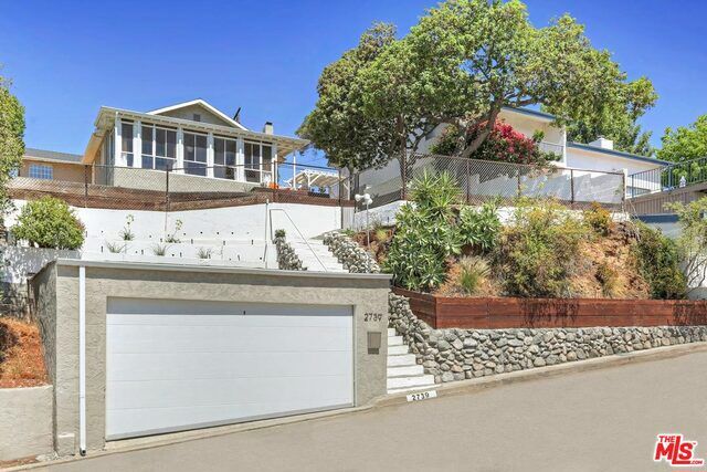 Property Photo:  2739 Medlow Avenue  CA 90065 