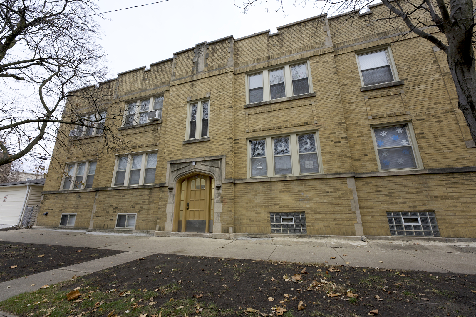 Property Photo: 3918 N Lockwood Avenue IL 60641