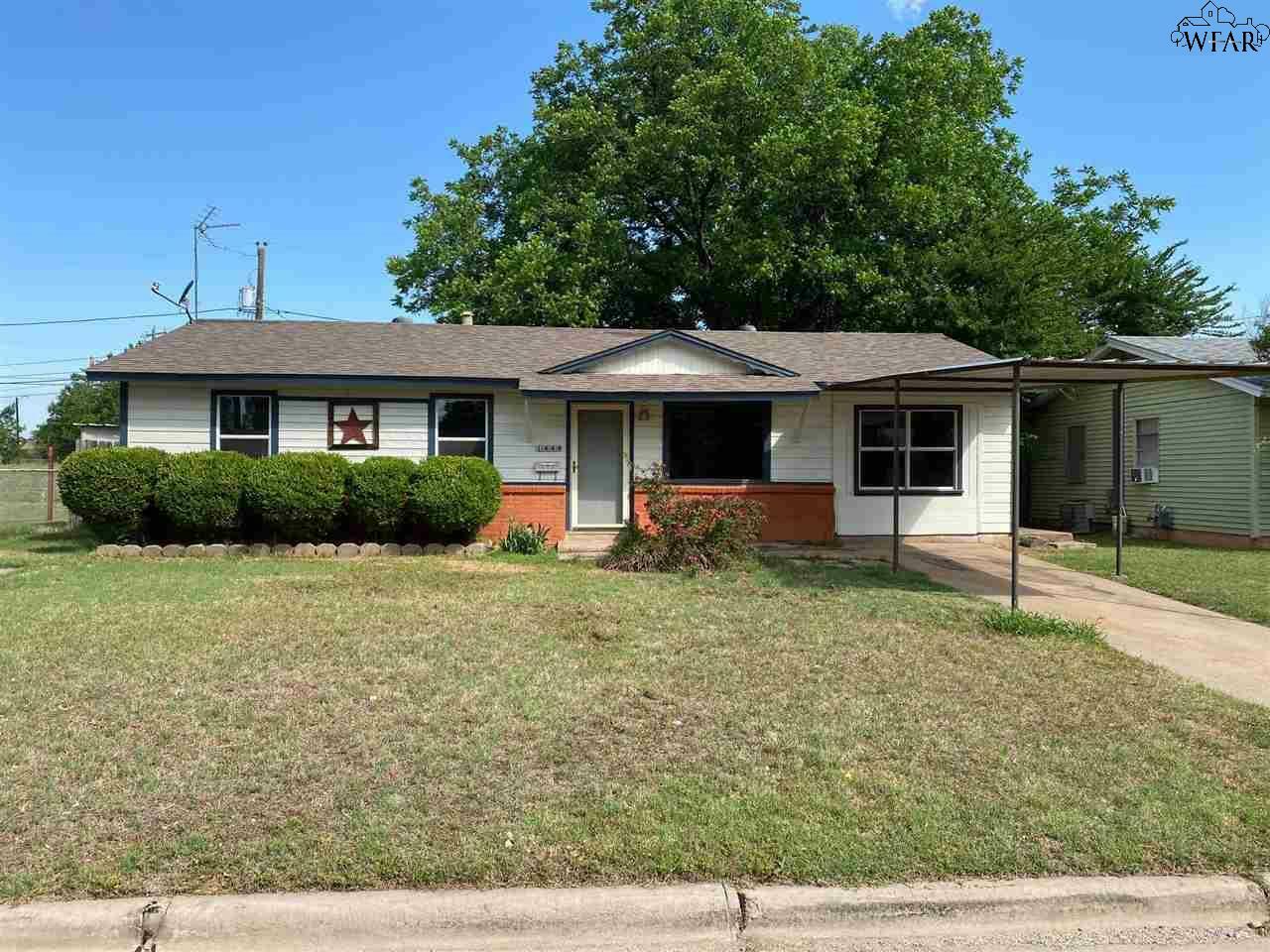 Property Photo:  1444 Kinsale Court  TX 76306 