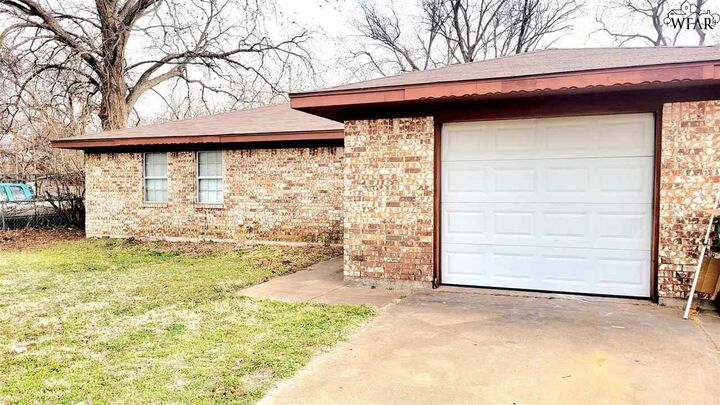 606 Michael Street  Burkburnett TX 76354 photo